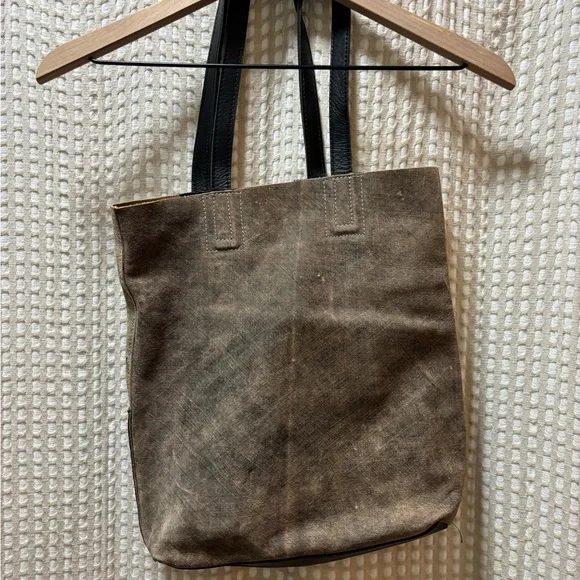 Elegant Black and Tan Tote Bag - Picture 2 of 5